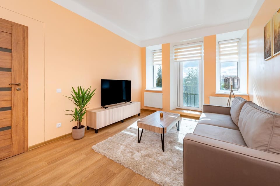 TV and multimedia, Living room, Seating area, Evening entertainment