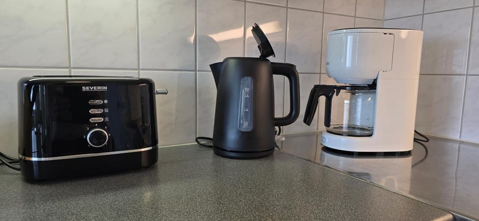 Coffee/tea facilities, toaster