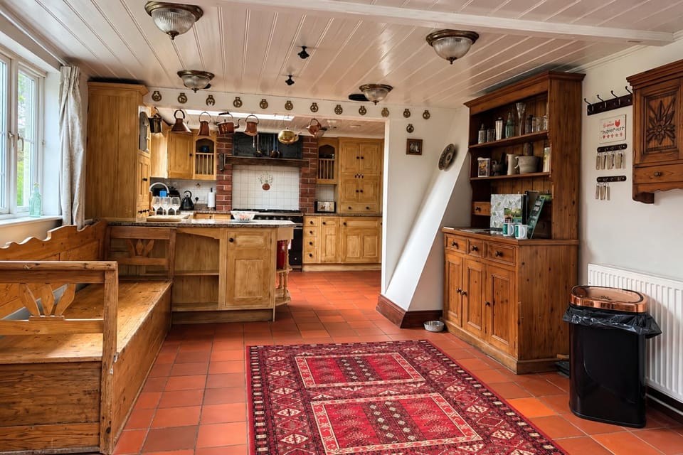 Holdfast Cottage Sleeps 12 in The New Forest House in Test Valley District