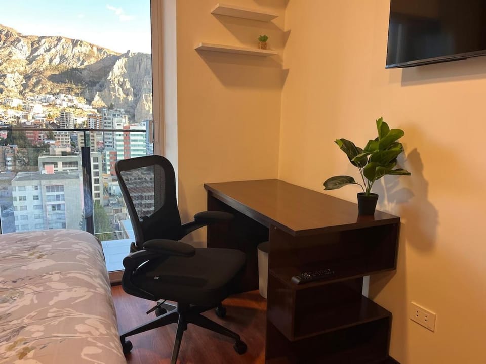 Luxury Apartment - City Views, Gym, Work & Mall Apartment in La Paz