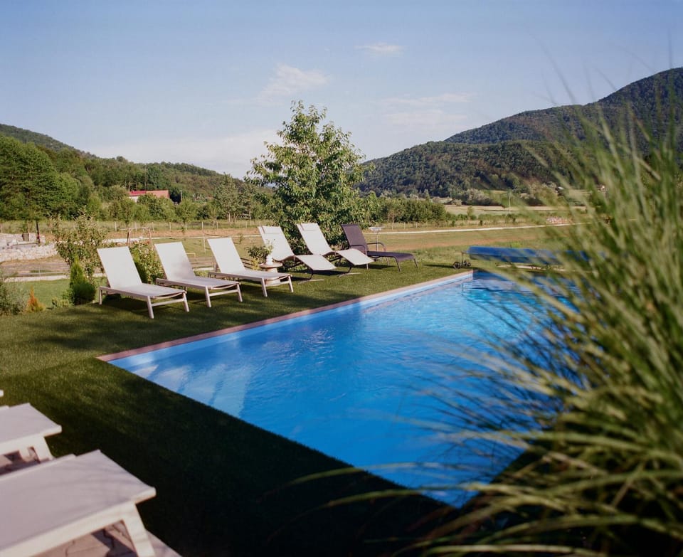 Day, Natural landscape, Mountain view, Pool view, Swimming pool, sunbed
