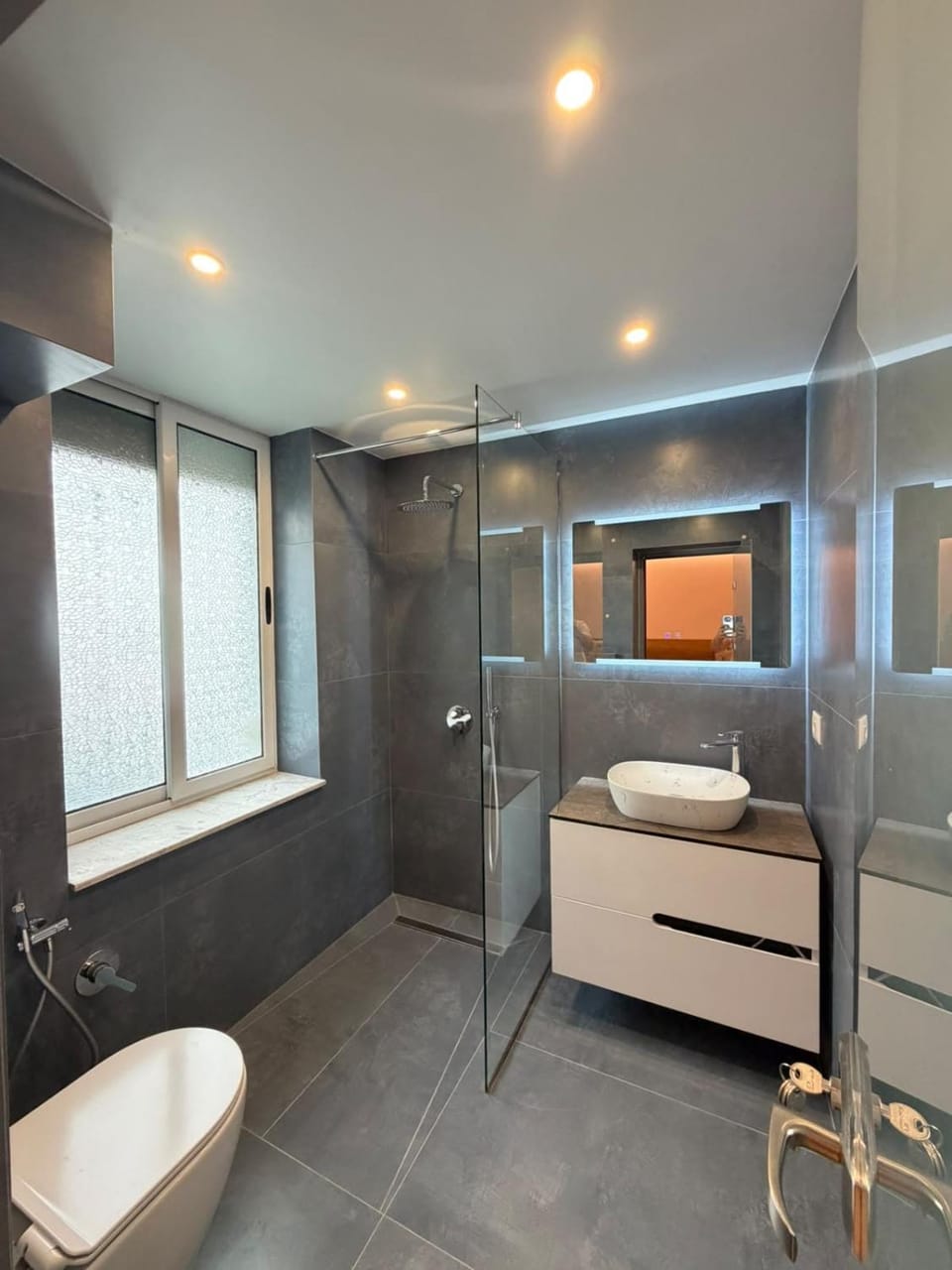 The SunSet Studio Next to Downtown Apartment in Tirana