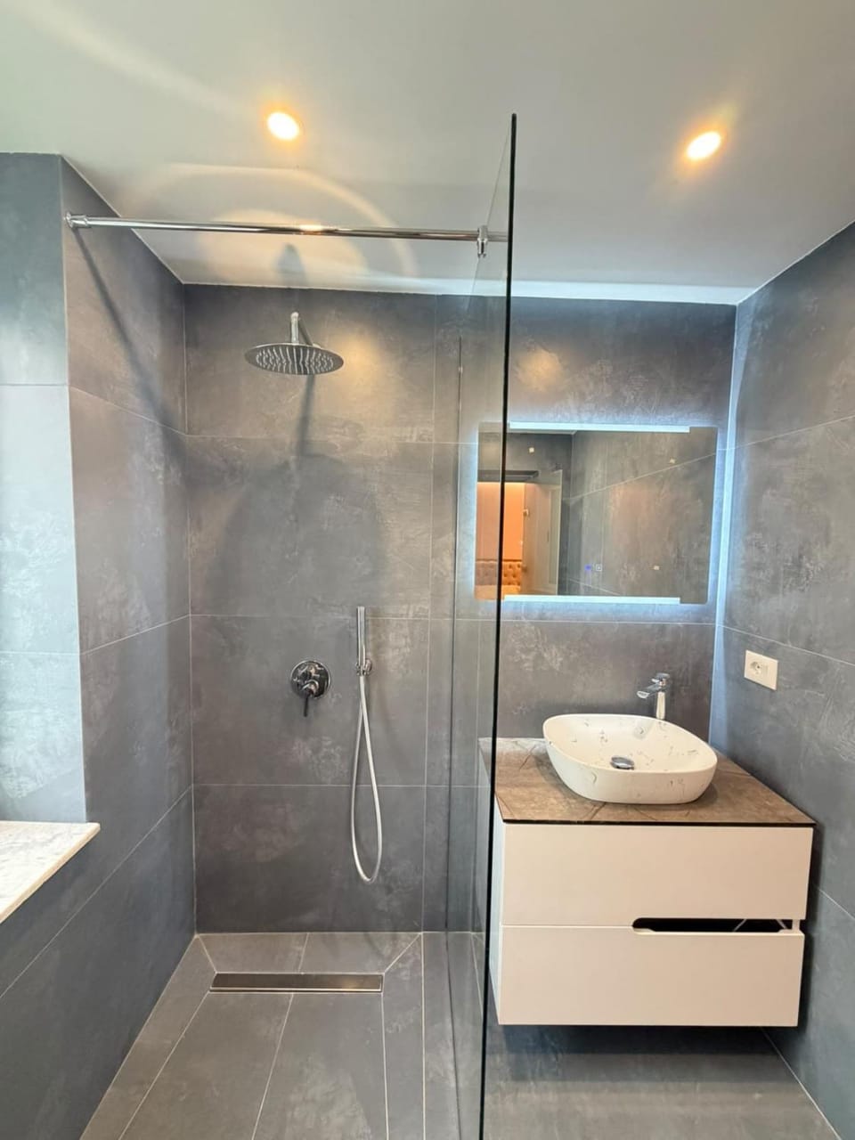The SunSet Studio Next to Downtown Apartment in Tirana