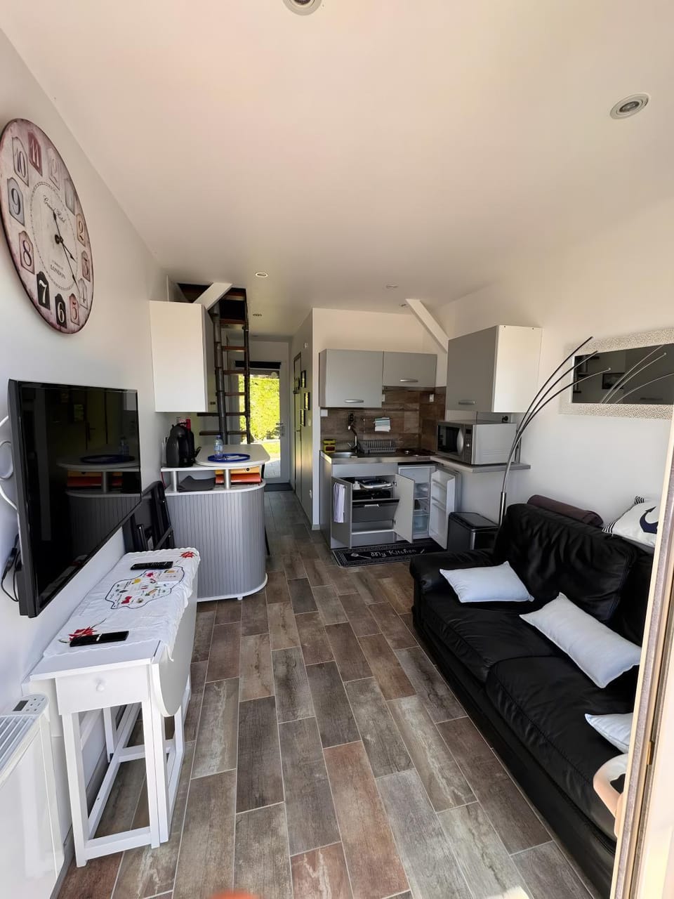 Property building, Living room