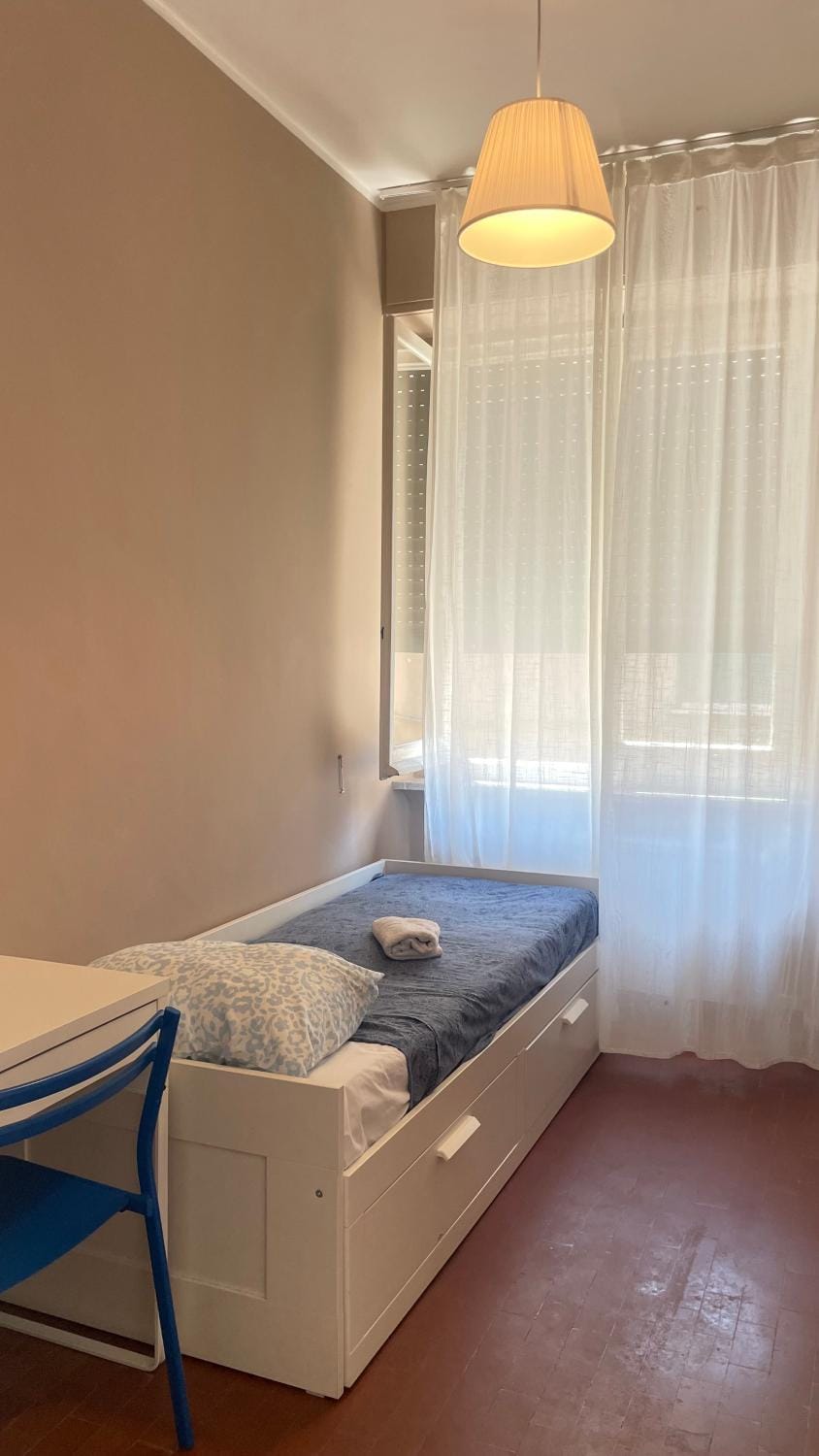 Bed, Photo of the whole room, Bedroom, towels