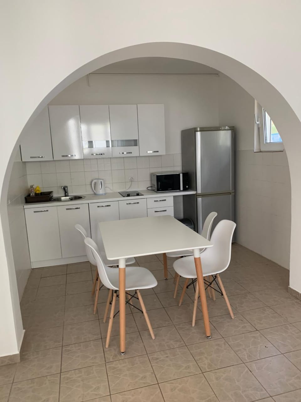 Kitchen or kitchenette, Dining area