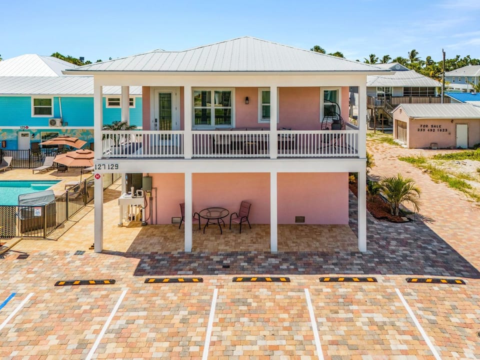 Poolside Fun, Pickleball & Coastal Adventures Await in Fort Myers - Jefferson Palms II - Roelens House in Estero Island