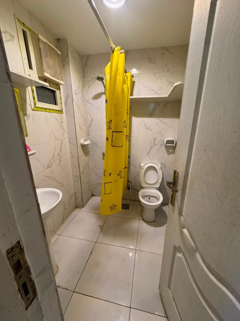 Shower, Toilet, Bathroom, bidet, towels