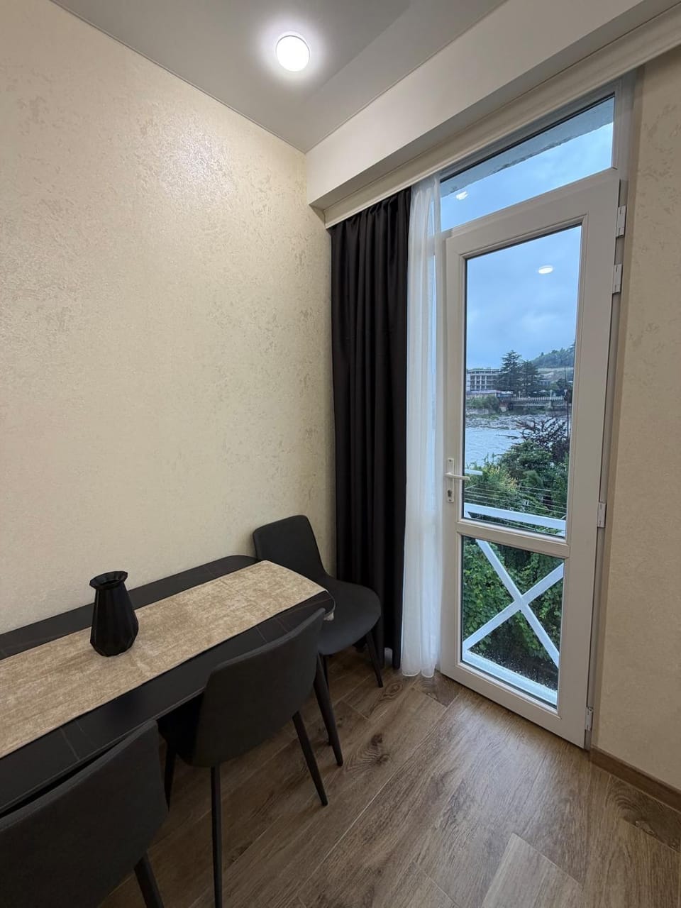 Natural landscape, View (from property/room), Balcony/Terrace, Dining area, Mountain view
