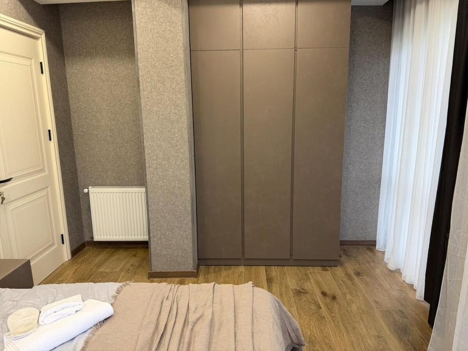 Bed, Photo of the whole room, Bedroom, internet, wardrobe