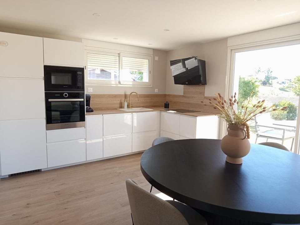 Air-conditioned apartment with terrace Apartment in Nouvelle-Aquitaine