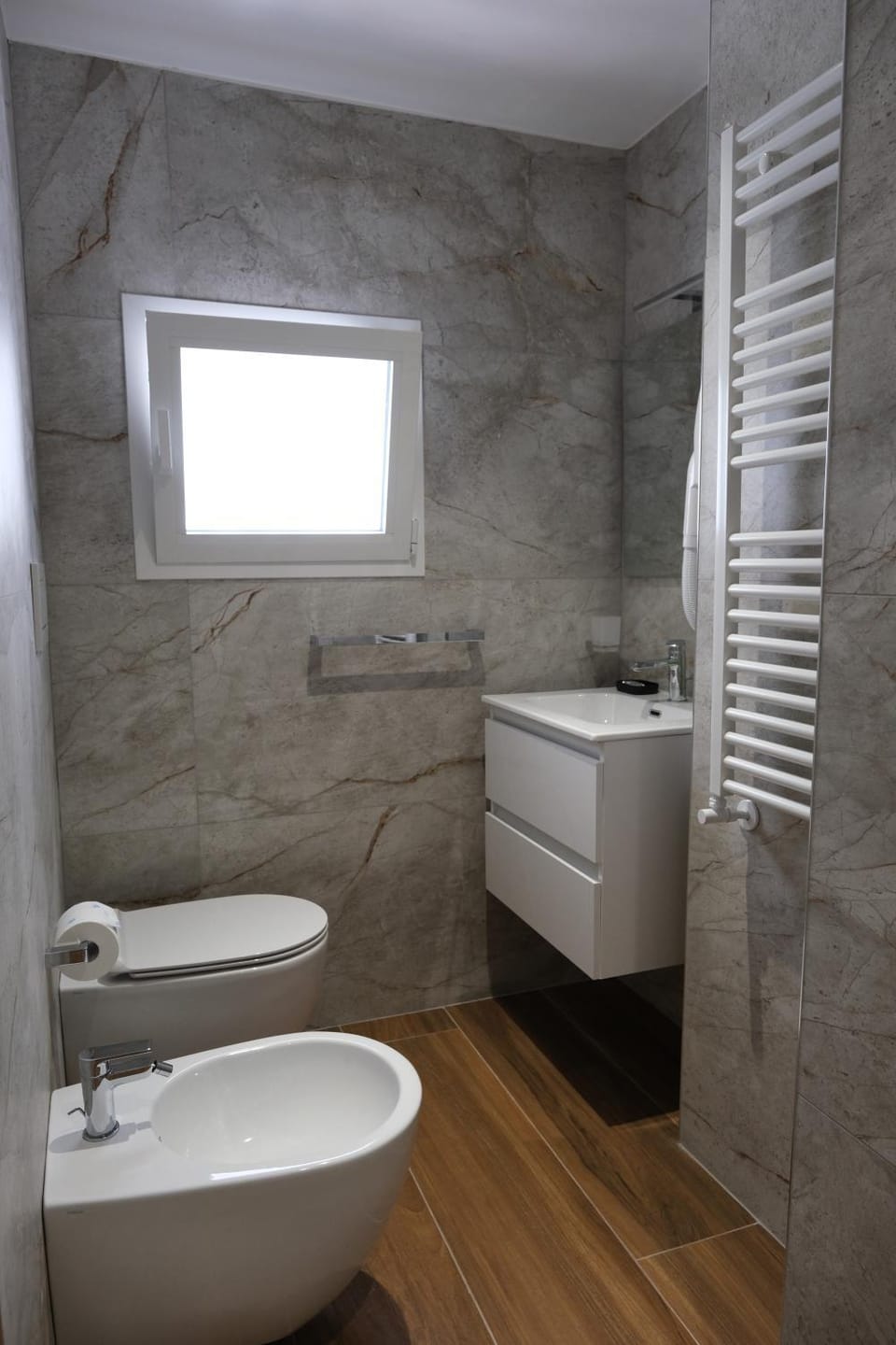 Bathroom, bidet, heating