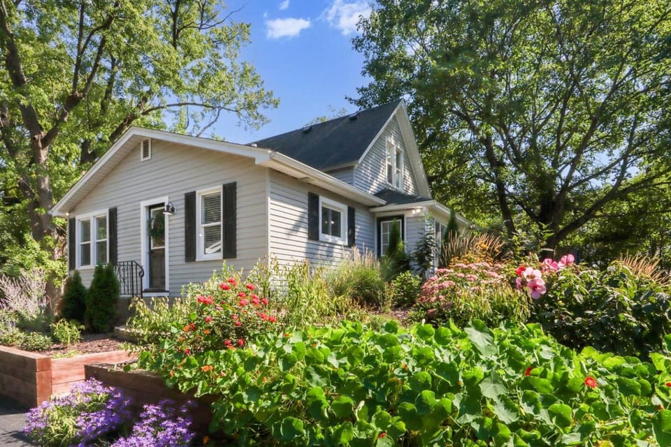 Luxe & Location: Walk to DT, the Beach, Wilmot Mtn House in Twin Lakes