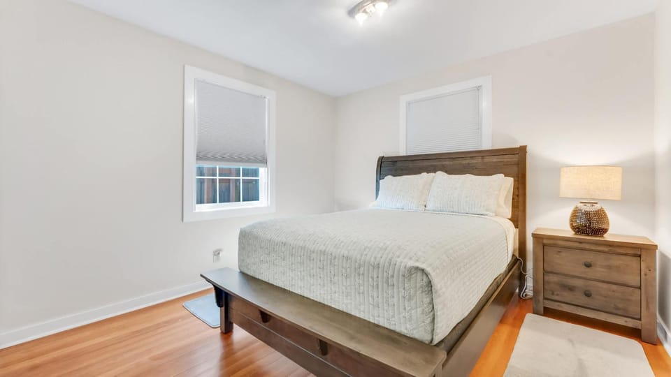 Port Orford Coastal Retreat - Pet Friendly & Fire Pit House in Port Orford