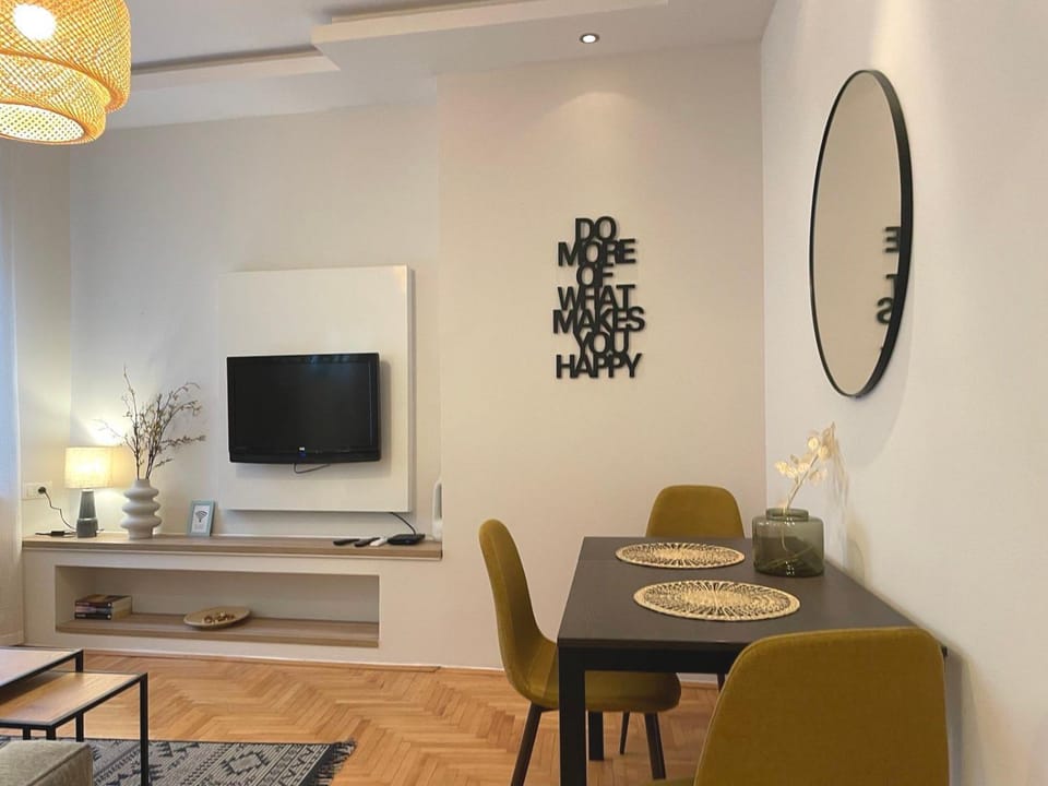 Communal lounge/ TV room, Living room, Seating area, Dining area