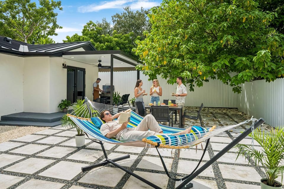 The Frow Bungalow in Historic Coconut Grove House in Coconut Grove