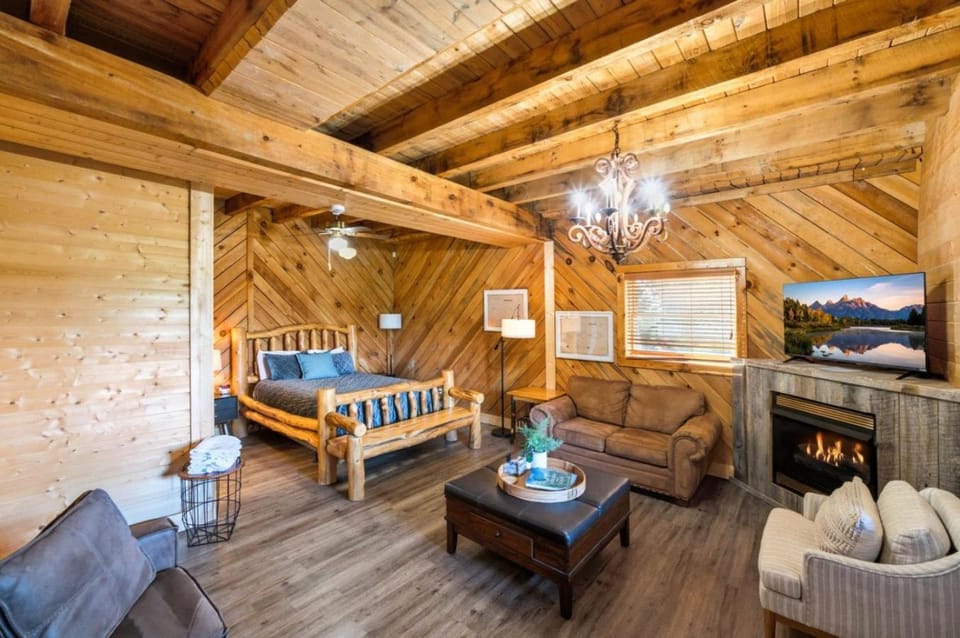 Endless Views Game Room Arcade Hot Tub House in Sevier County