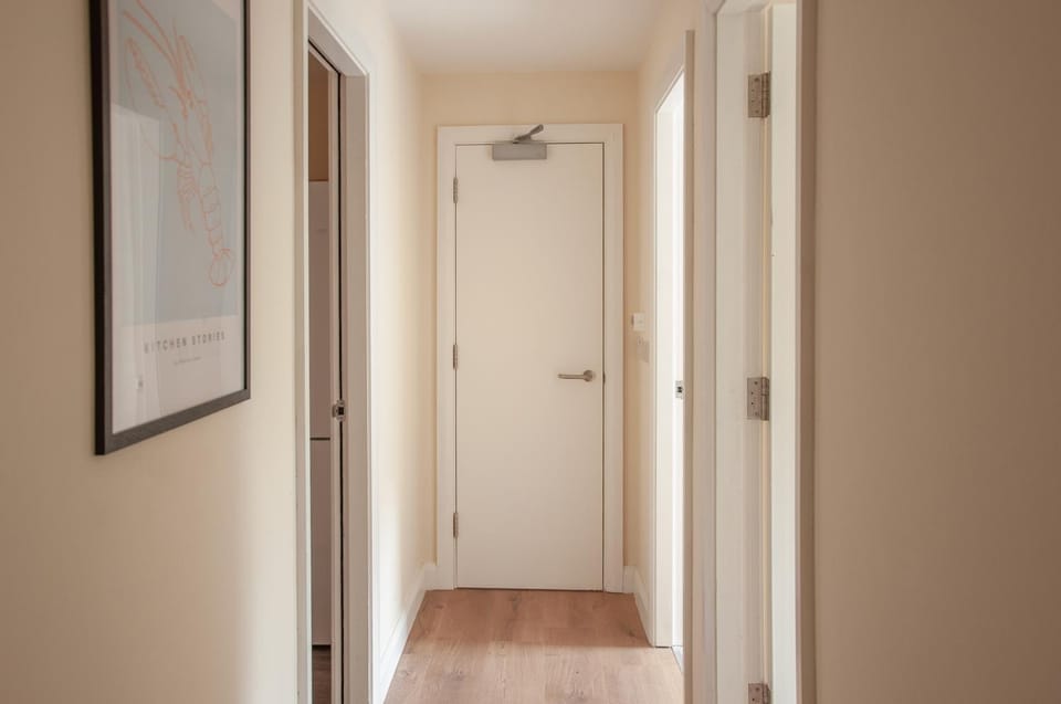 Canal View Apartment with Office - 2 Min to LUAS Apartment in Dublin