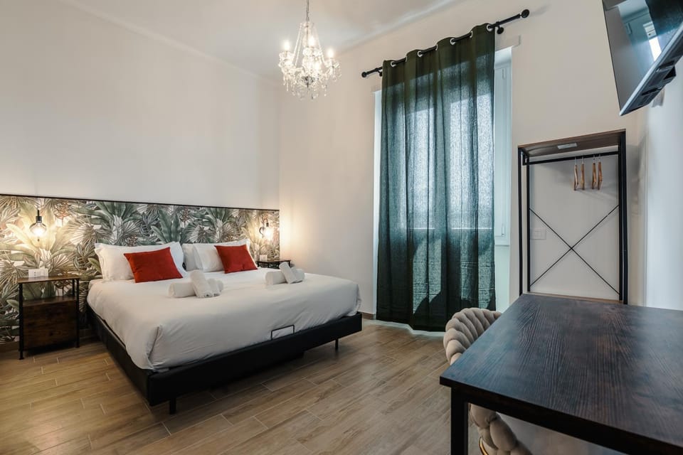 Bed, TV and multimedia, Photo of the whole room, Bedroom
