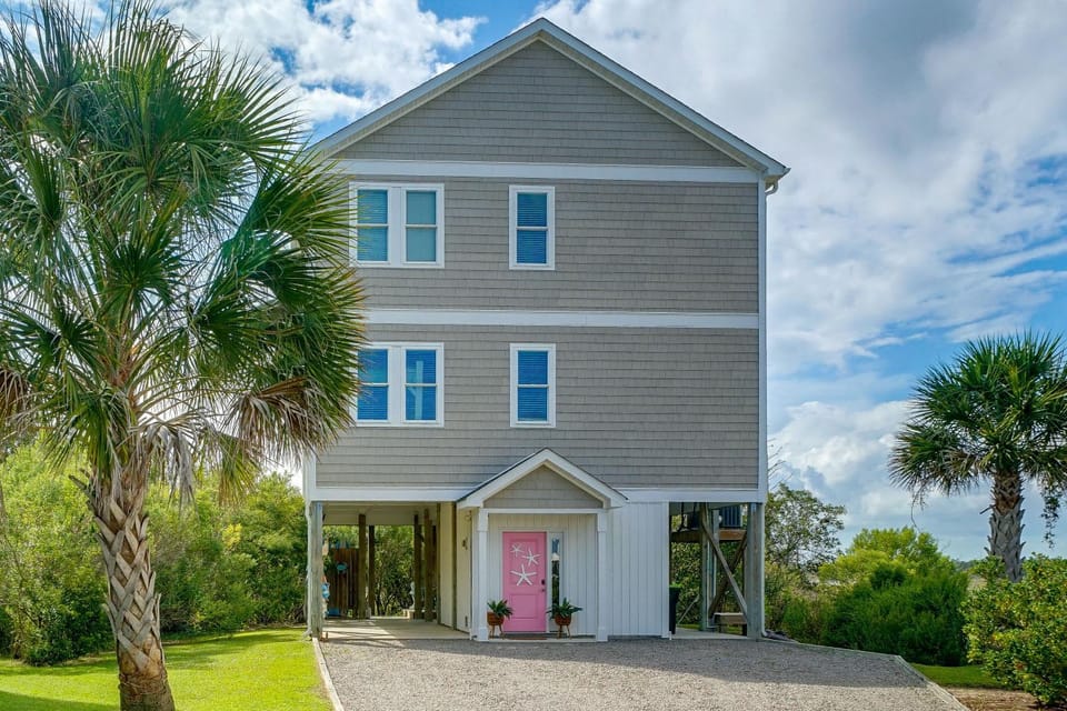 Sunset Views + Hot Tub Soaks: Topsail Beach Gem House in Surf City