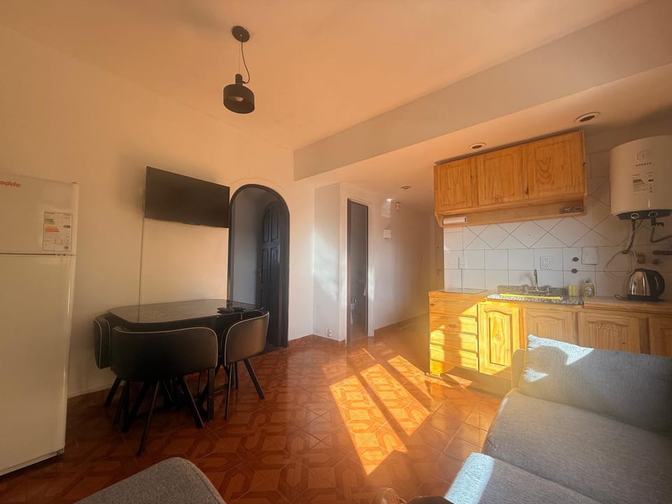 TV and multimedia, Kitchen or kitchenette, Living room, Dining area, stove