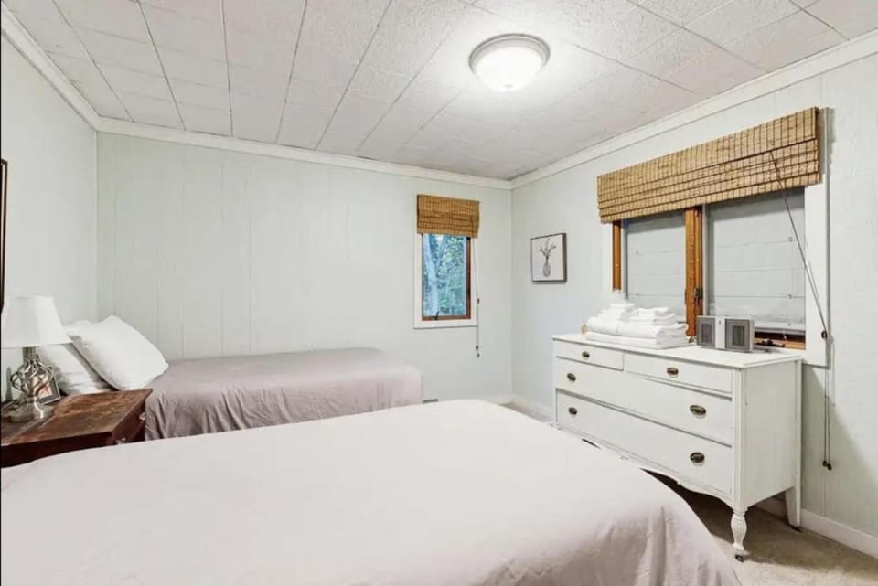 Lakefront on Sand Pond House in Monmouth