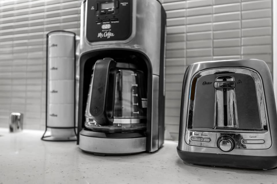 Coffee/tea facilities, toaster