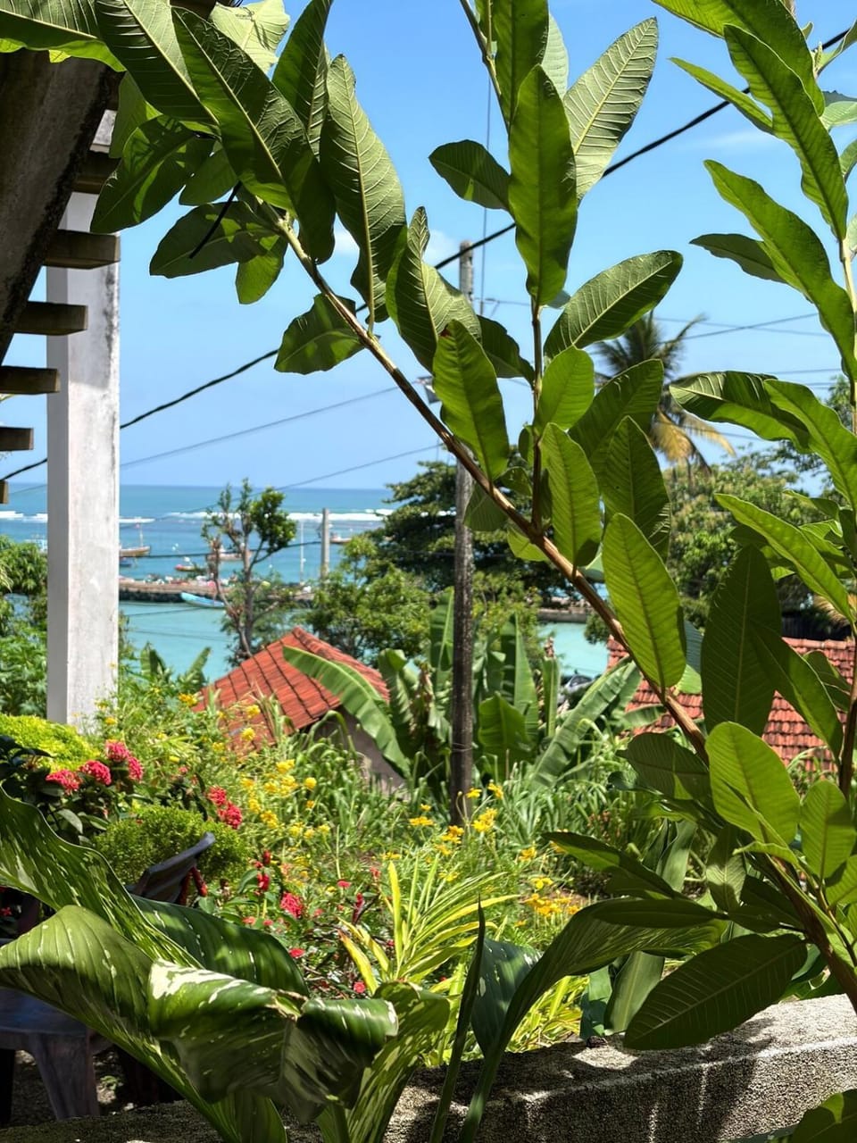 Dream Home, Right Across the Beach Apartment in Southern Province