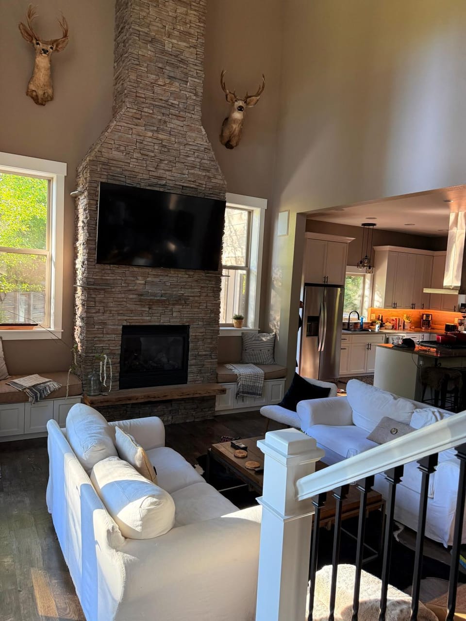 TV and multimedia, Living room, Seating area, Evening entertainment