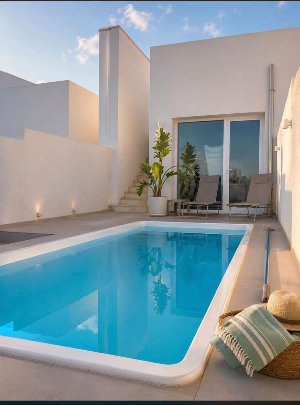 Pool view, Swimming pool, sunbed