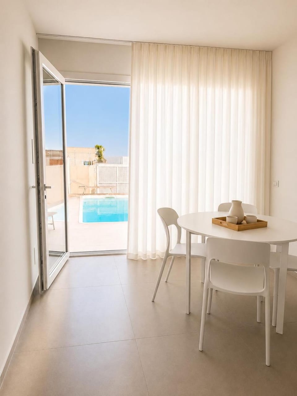 Dining area, Pool view