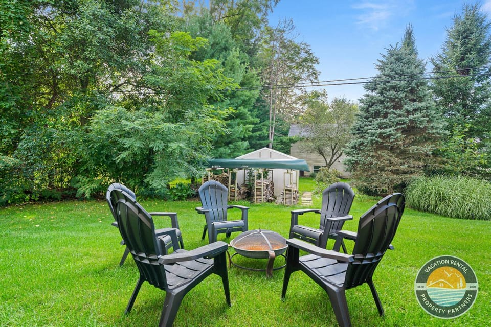 Lake Geneva Family Home Fire Pit Sleeps 12 House in Lake Geneva