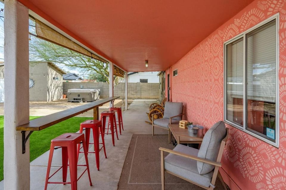 Phoenix Oasis with Hot-Tub and Putting Green House in Phoenix
