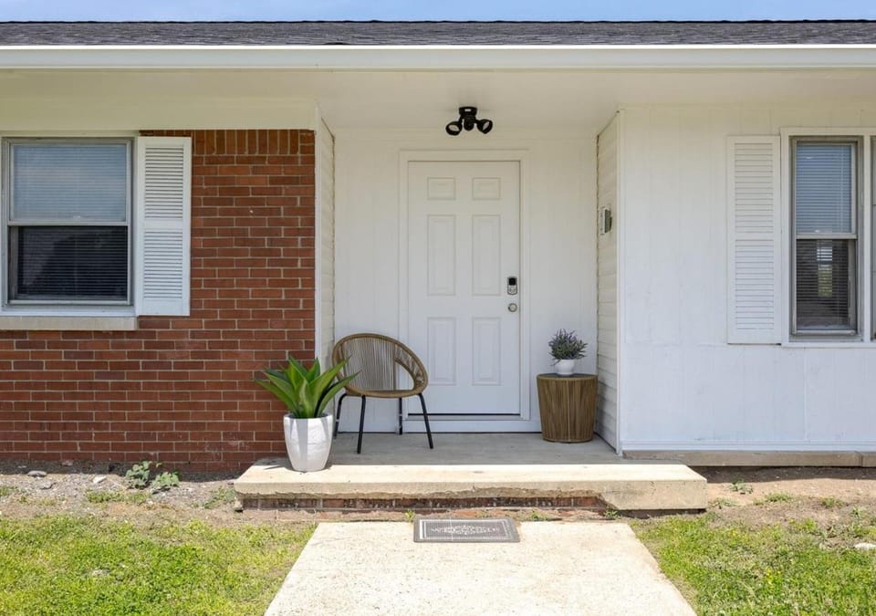 Property building, Patio, Facade/entrance