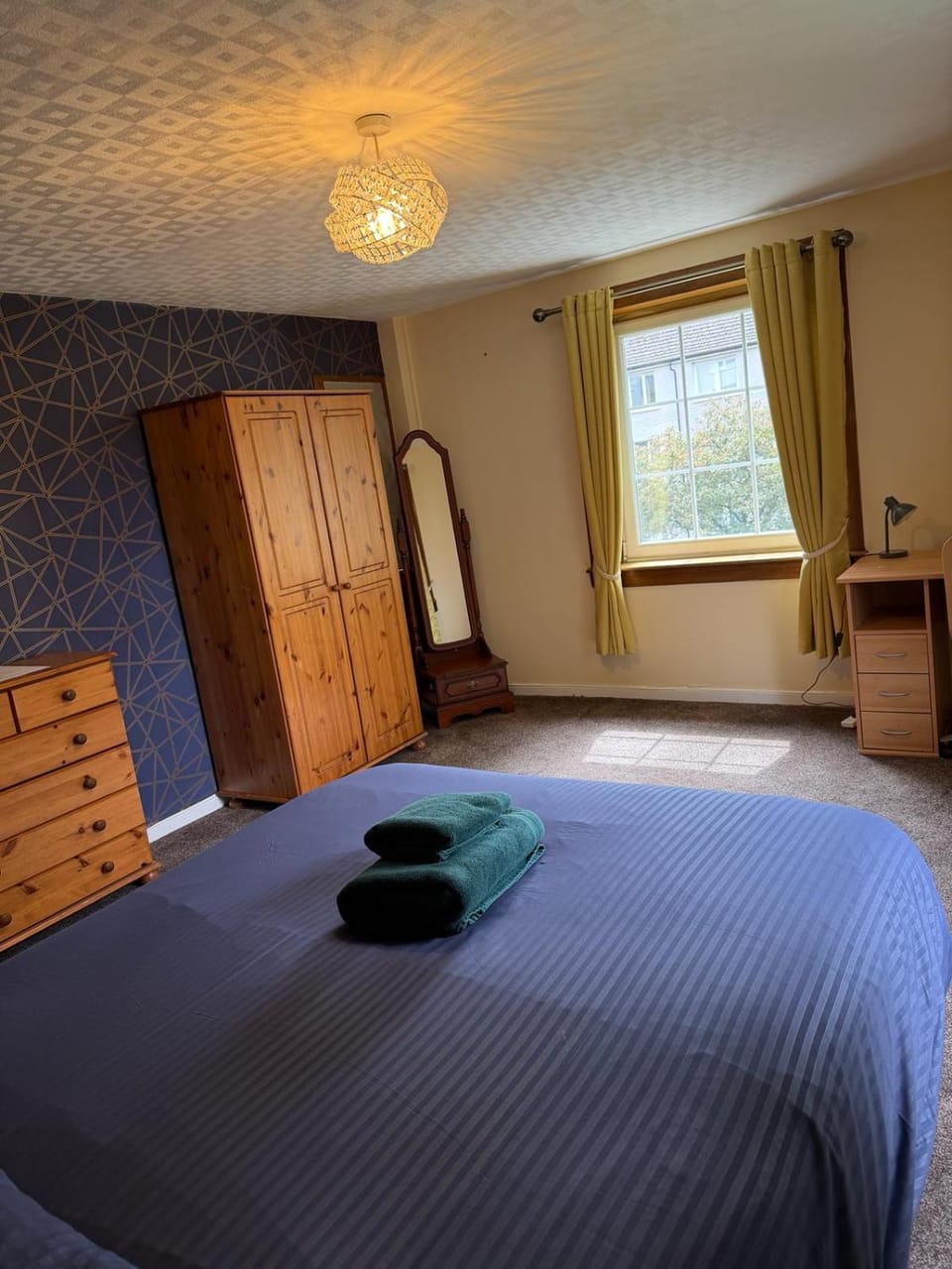 Private double room in fully equipped apartment Vacation rental in Glasgow