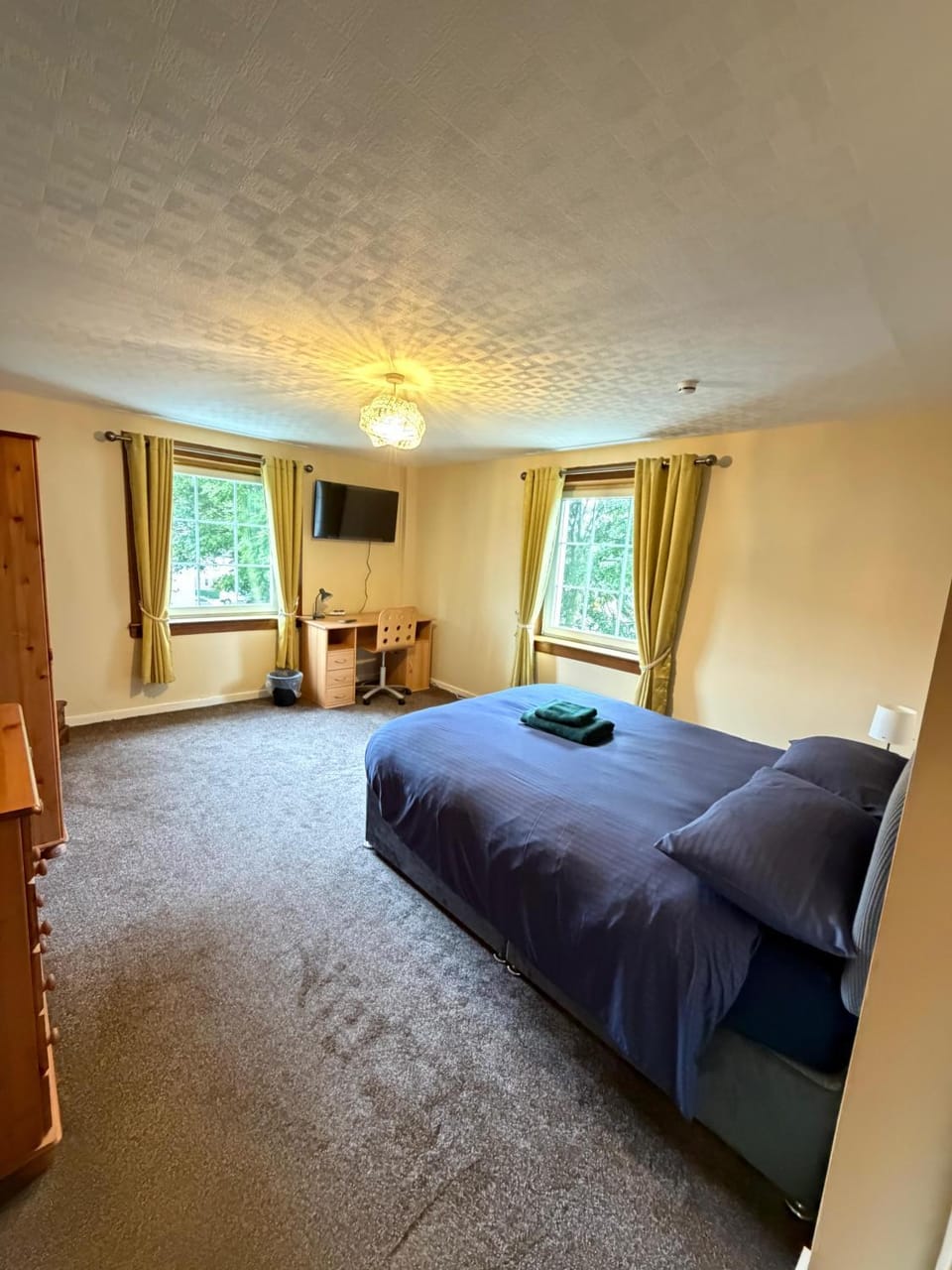 Private double room in fully equipped apartment Vacation rental in Glasgow