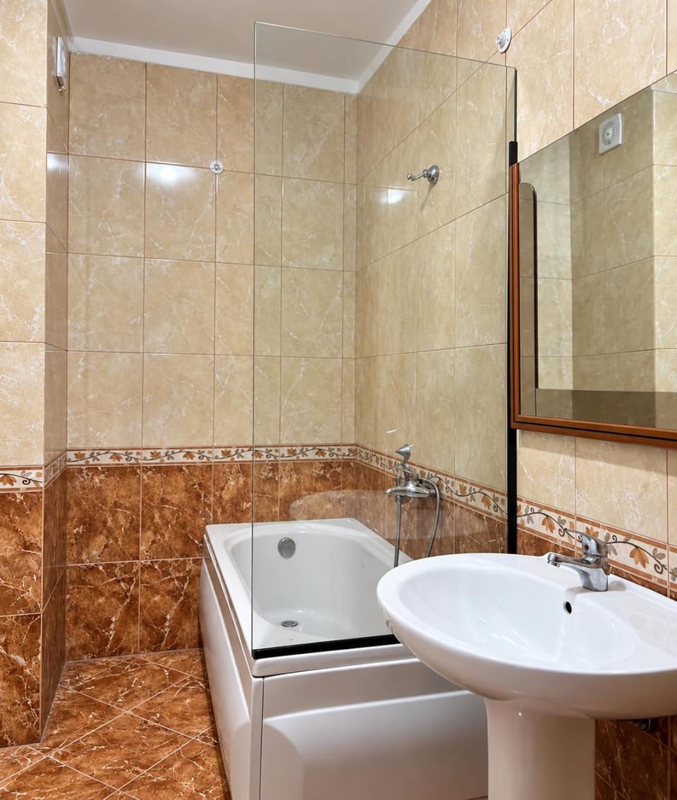 Central Tirana 2BR l Big Balcony l Free Parking Apartment in Tirana