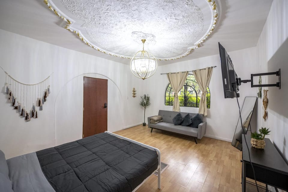 Bed, Photo of the whole room, Bedroom