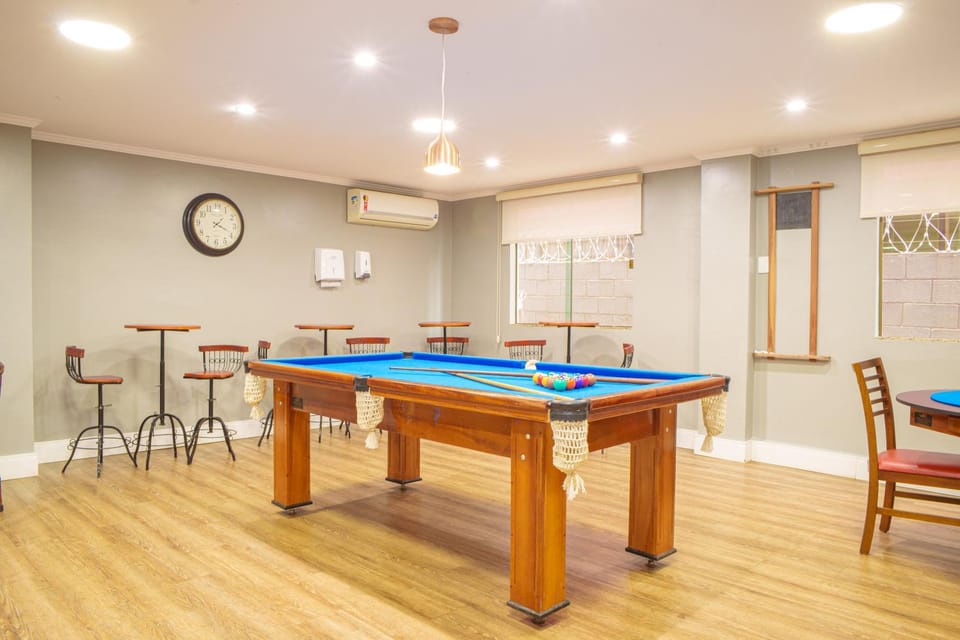 Billiard, Game Room