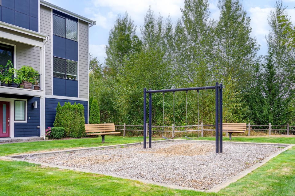 All-Seasons Everett Escape w/ Private Balcony! House in Everett