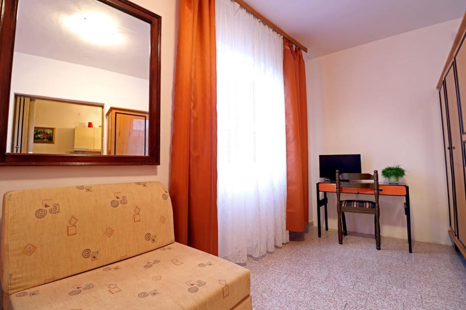TV and multimedia, Seating area