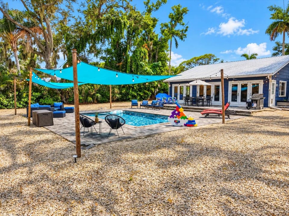 Property building, Swimming pool