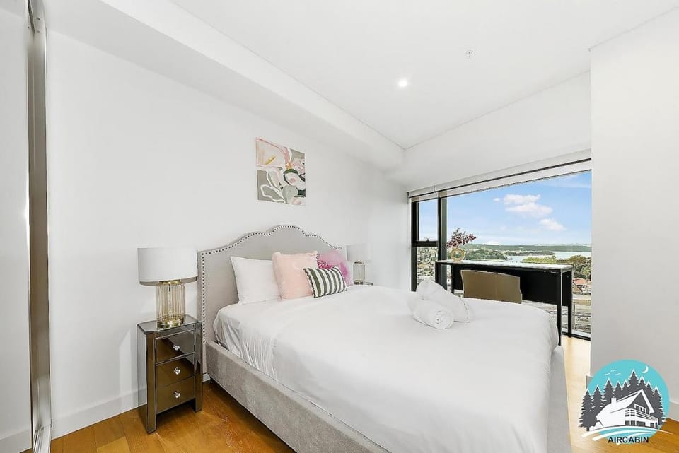 2BR Milsons Point Stay near Harbour & CBD Apartment in Milsons Point Station