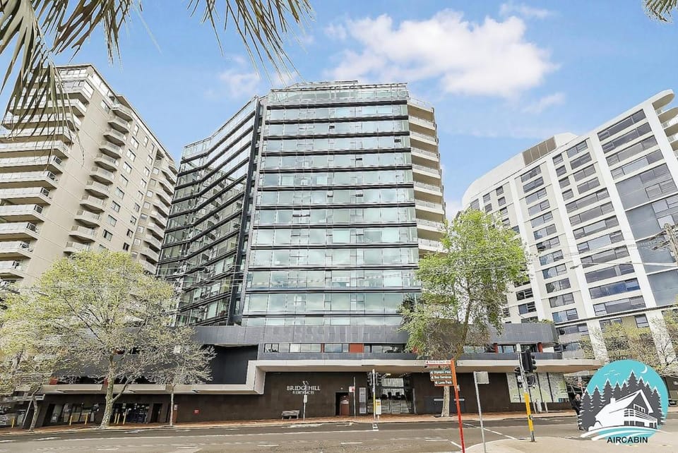 2BR Milsons Point Stay near Harbour & CBD Apartment in Milsons Point Station