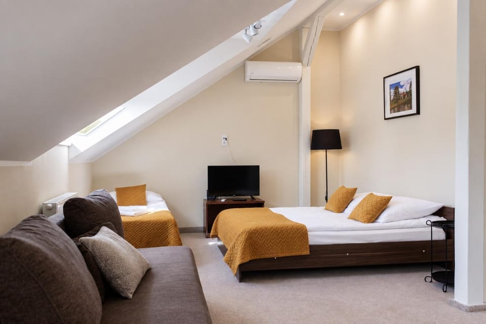 Communal lounge/ TV room, Bed, TV and multimedia, Photo of the whole room