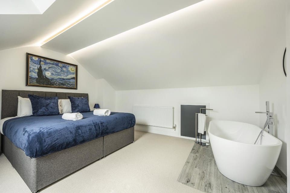 Bed, Photo of the whole room, Bedroom, Bath, towels