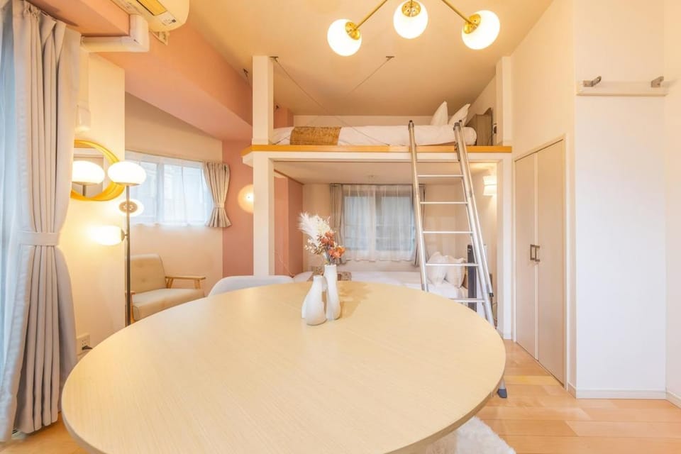New Open, 6 mins walk from Shibuya Station and 3 mins walk from Shinsen Station, Direct access to major stations on the Yamanote Line, EV available, 2 people, 2 single beds Apartment in Shibuya