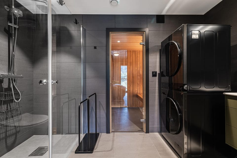 Shower, Sauna, Bathroom, washing machine, dryer