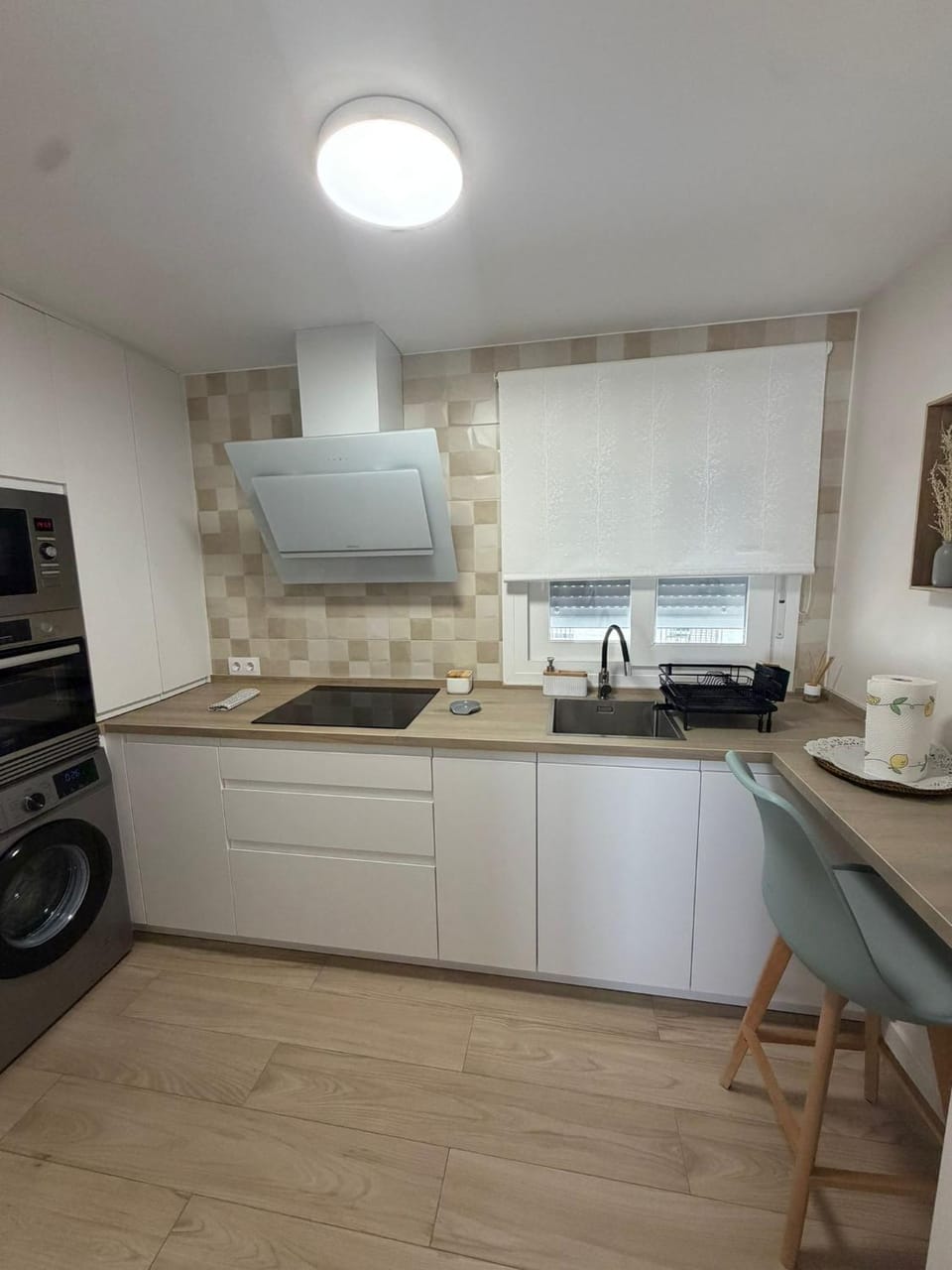 Coffee/tea facilities, Kitchen or kitchenette, oven, stove, toaster