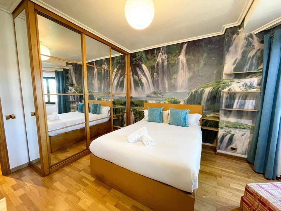 Bed, Bathroom, Photo of the whole room, Bedroom, towels, wardrobe